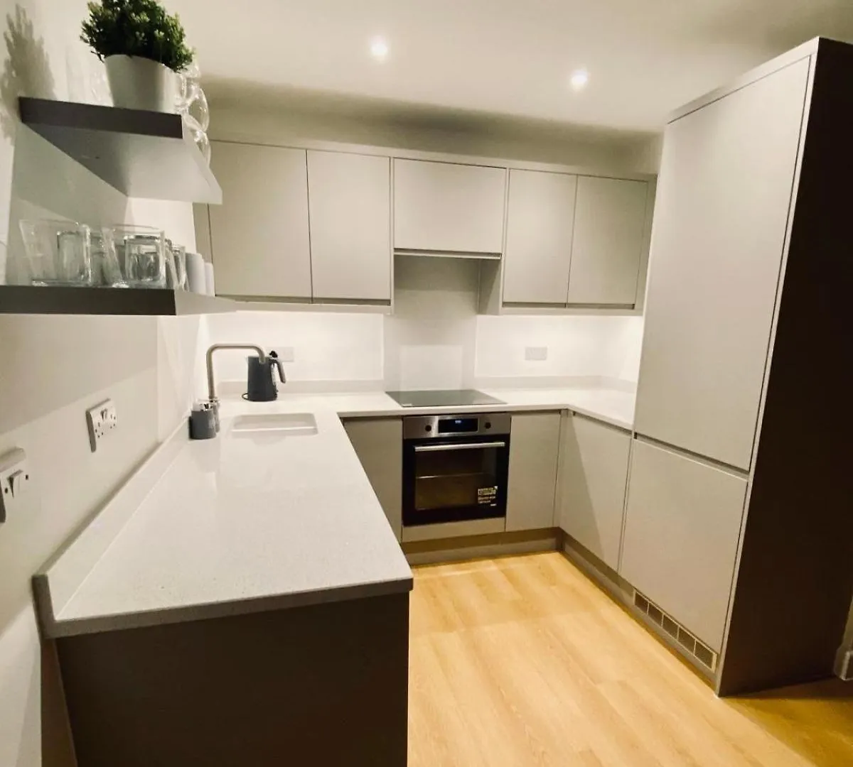Beautiful Penthouse In Bristol - New Apartment 0*,  United Kingdom